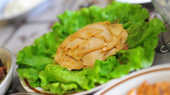 abalon-en-lecho-de-lechuga